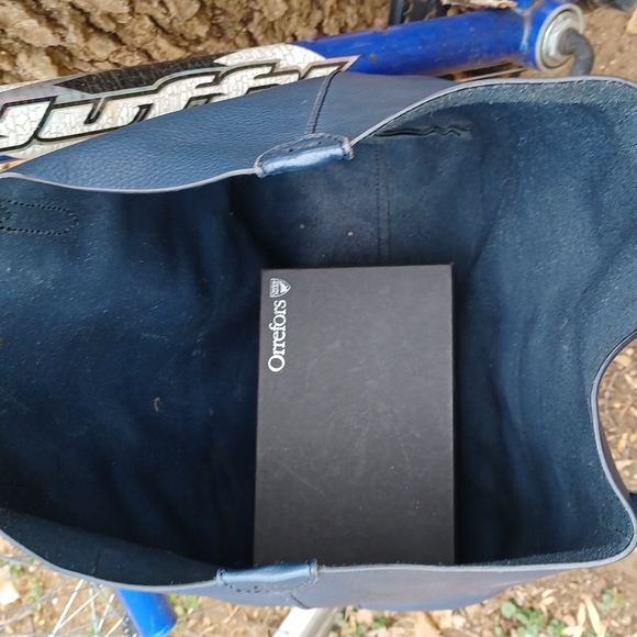 Large tote. - Picture 4 of 9